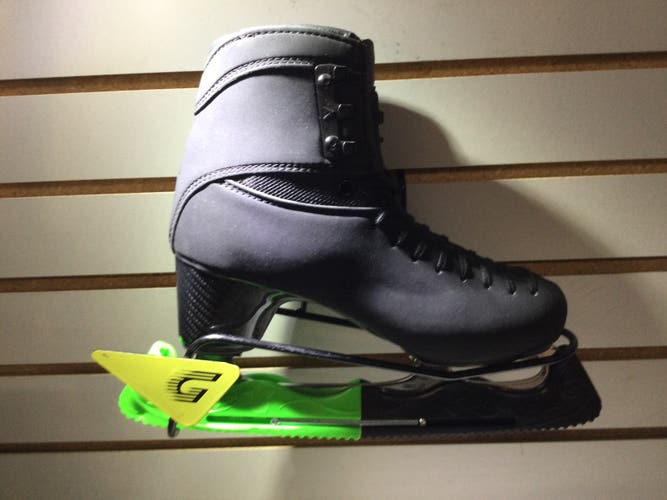 Aura Sky100 255 C (Reg) Width Skates (New)