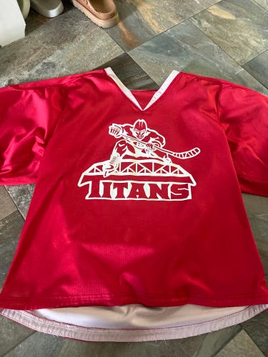 NJ Titans Nahl Red/White Small Men's Jersey (Used)