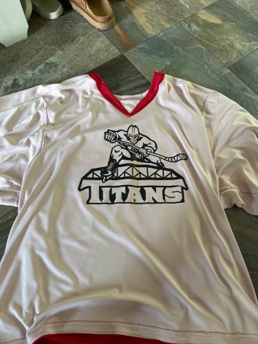 NJ Titans Nahl Red/White XL Men's Jersey (Used)