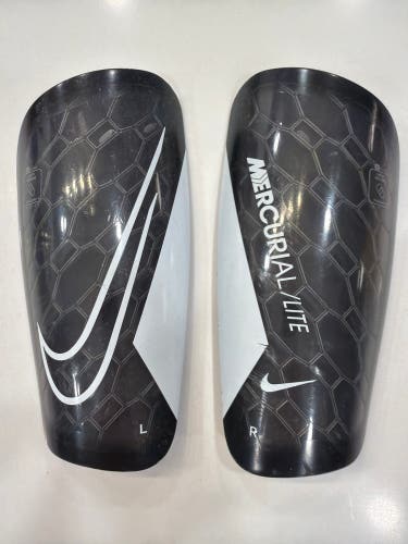 Unisex Medium Nike Mercurial lite Shin Guards (Used)