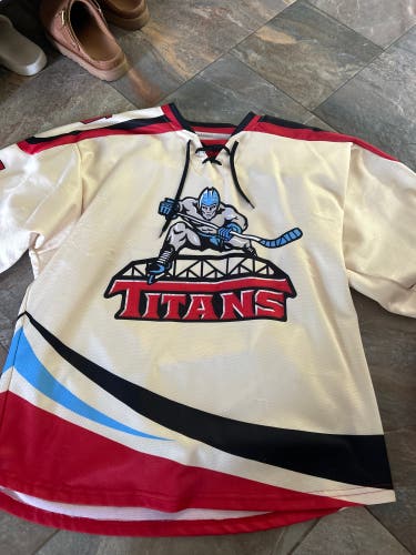 NJ Titans Game Large Men's Jersey (Used)