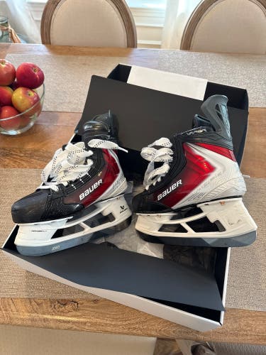 2025 Bauer Vapor Flylite Hockey Skates Regular Width Pro Stock Size 4 (New)