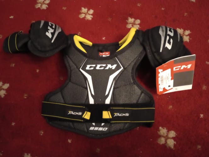Youth Large CCM Tacks 9550 Shoulder Pads (New)