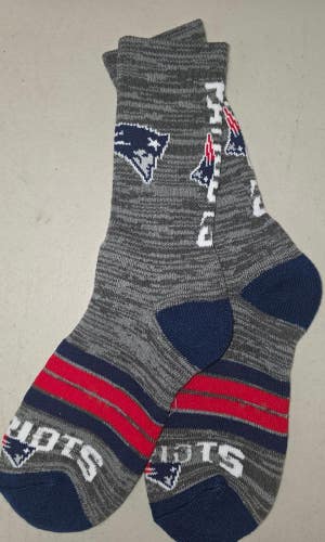 Mens NFL NEW ENGLAND PATRIOTS Football Grey RMC Quad Stripe Crew Socks MEDIUM