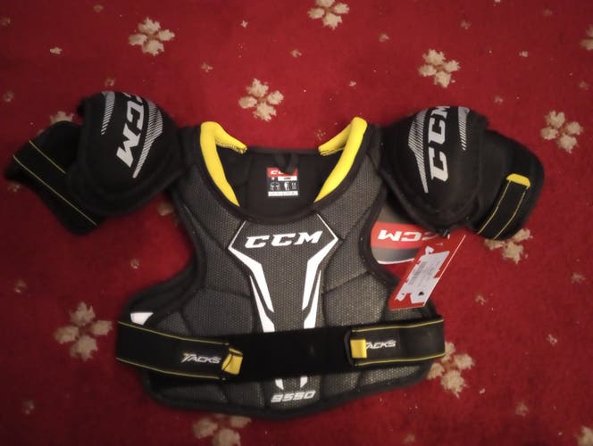 Youth Large CCM Tacks 9550 Shoulder Pads (New)