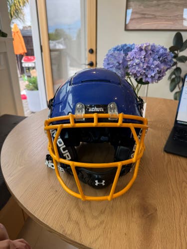 Youth Medium Schutt F7 LX1 Helmet (Used)