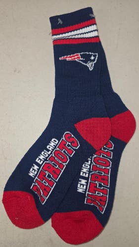 60618 Mens NFL NEW ENGLAND PATRIOTS 4 Stripe Crew Socks LARGE