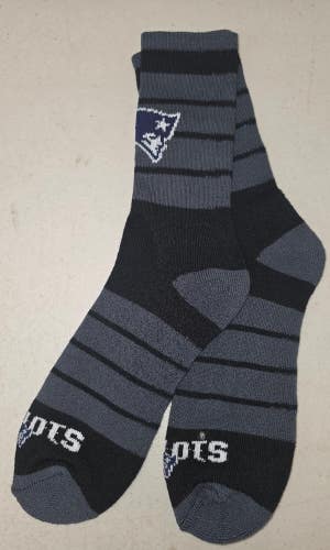60618 Mens NFL NEW ENGLAND PATRIOTS Charcoal Stripe Crew Socks LARGE New