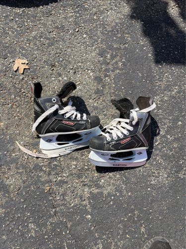 Easton Synergy 50 Hockey Skates Regular Width Size 2 (Used)