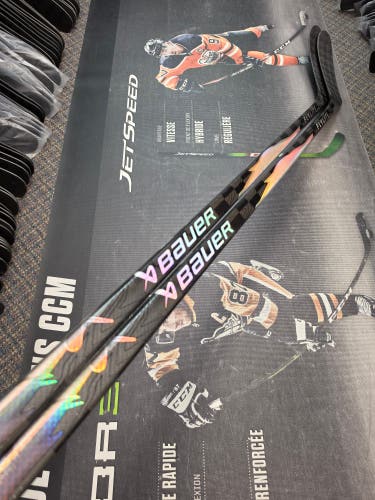 2 PACK | P28M | 82 Flex NEW! Senior Bauer Vapor Flylite Left Hand Hockey Stick Pro Stock (New)