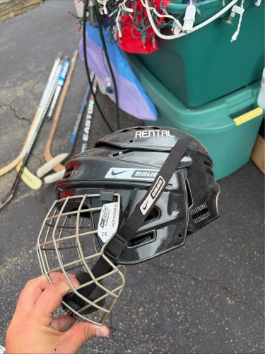Medium Nike Bauer 4500 Helmet (Used)