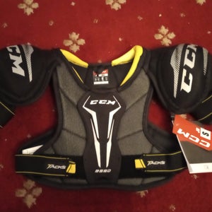 Junior Small CCM Tacks 9550 Shoulder Pads (New)
