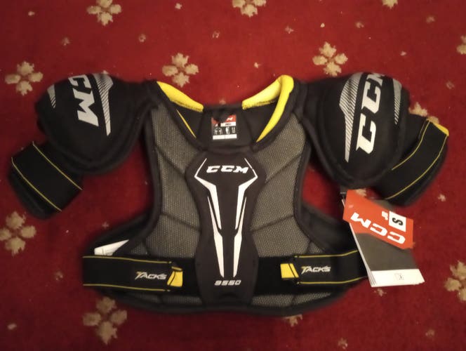 Junior Small CCM Tacks 9550 Shoulder Pads (New)