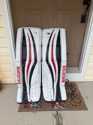 35" Vaughn Velocity V7 Goalie Leg Pads (Used)