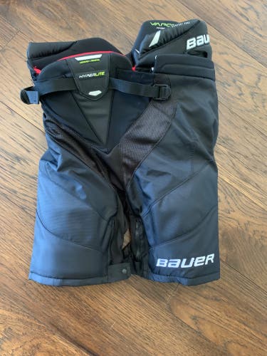 Intermediate Large Bauer Vapor Hyperlite Hockey Pants (New)…..