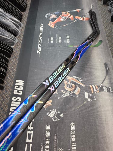 2 PACK | P92 | 77 Flex NEW! Senior Bauer Vapor Flylite Left Hand Hockey Stick Pro Stock (New)