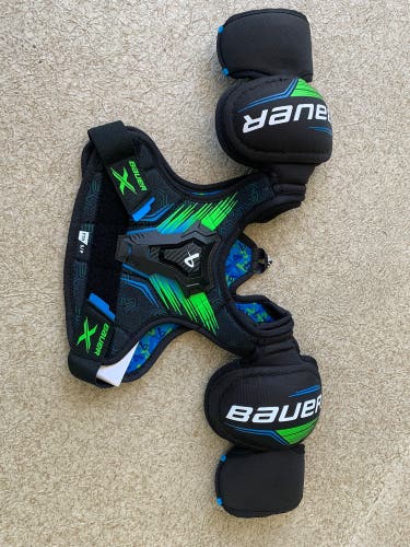 Small Youth Bauer X SERIES Shoulder Pads (New)