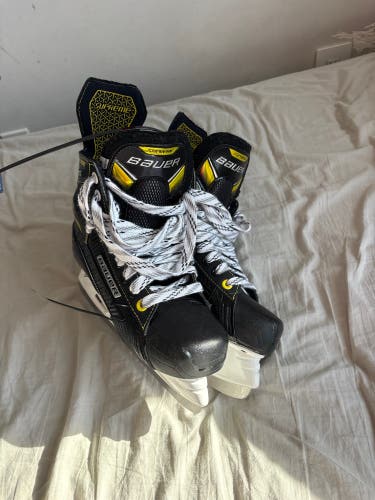 Black/Yellow Bauer Supreme Elite Hockey Skates Regular Width Size 5 (Used)