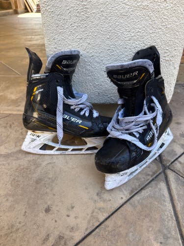 Black/Yellow Bauer Hockey Skates Regular Width 8 (Used)