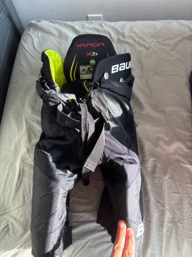 Junior Small Bauer Vapor 2X Hockey Pants (Used)