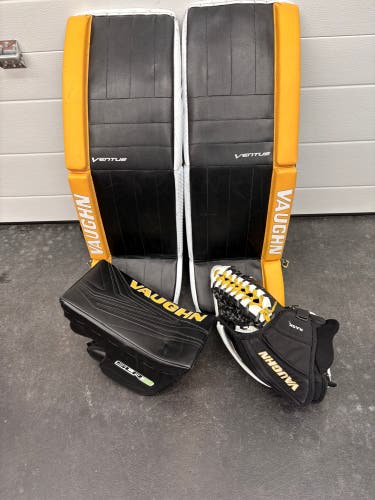 35+2 Vaughn SLR3 Pro Carbon Regular Goalie Full Set (Used)