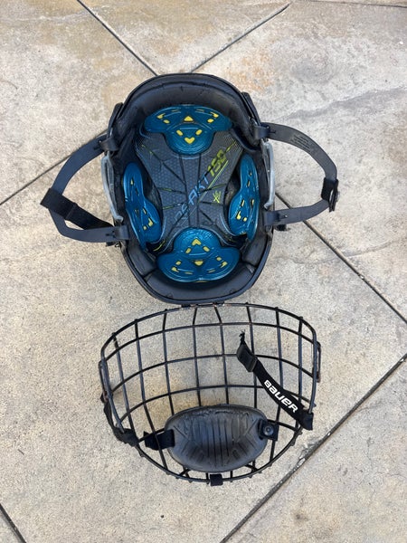 Medium Bauer Re-Akt 150 Helmet (Used)