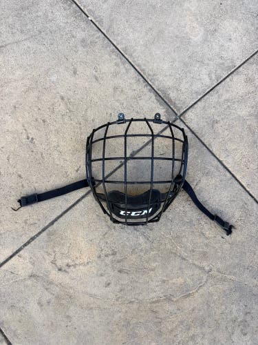 Medium CCM FM580 Full Cage (Used)