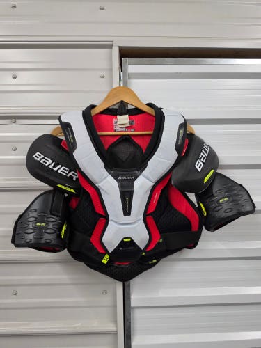 XL Senior Bauer Vapor Hyperlite Shoulder Pads Pro Stock (Used)