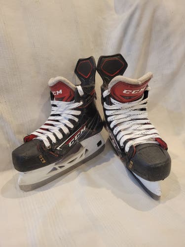 Black CCM JetSpeed FT2 Hockey Skates Regular Width Size 5 (Used)