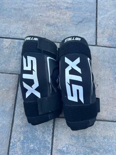 Small Youth STX Stallion 50 Arm Pads (Used)