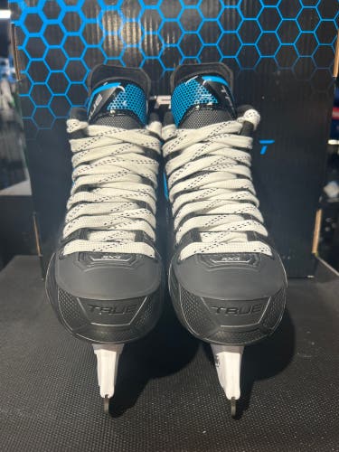 True Catalyst 3x4 Hockey Skates Regular Width Size 9.5 (New)
