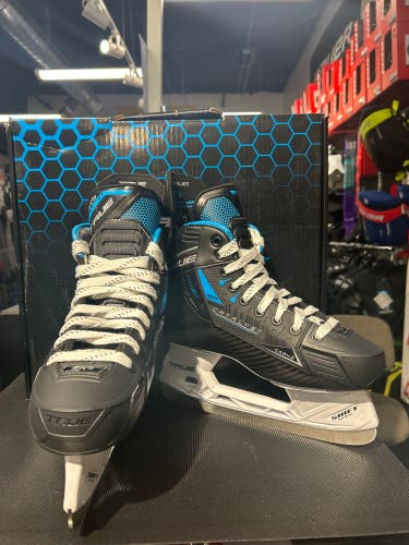 True Catalyst 5x4 Hockey Skates Wide Width 7 (New)