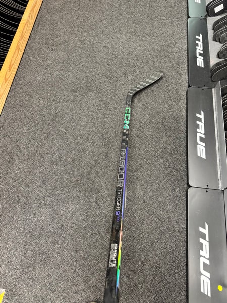 CCM Ribcor Trigger 9 Intermediate Right Handed Hockey Stick P28 40 Flex (New)
