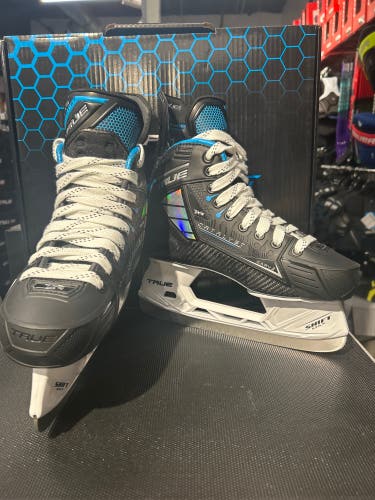 True Catalyst 7x4 Hockey Skates Regular Width 7 (New)