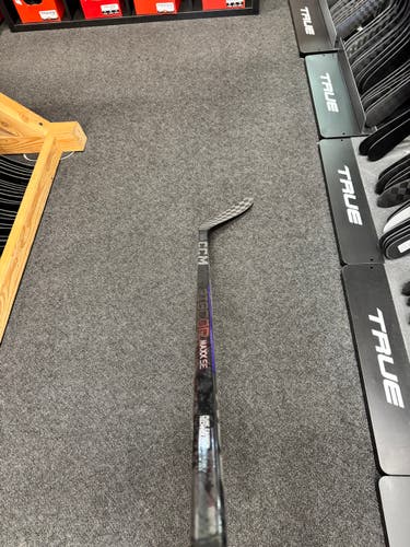 Junior CCM ribcor maxx se Right Handed Hockey Stick P29 40 Flex (New)