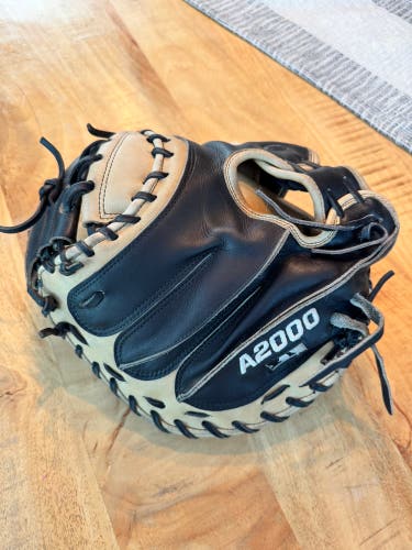 Wilson A2000 RH Catcher's Baseball Glove 33" (Used)
