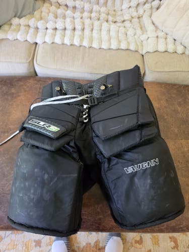 Senior Medium Vaughn SLR4 Pro Carbon Hockey Goalie Pants (Used)