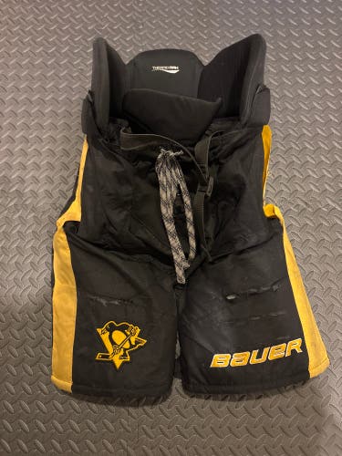 Men's Senior Medium Bauer Hockey Pants (Used)