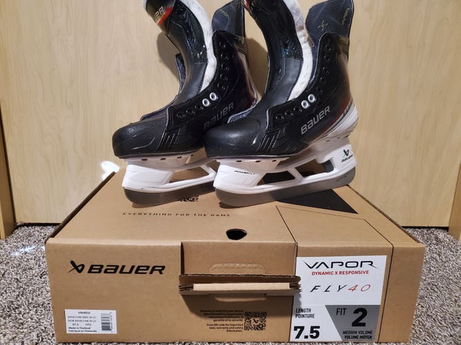 Black/White 2026 Bauer Vapor Fly40 Hockey Skates Regular Width 7.5 (Used)