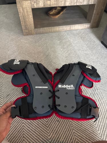 Large Youth Riddell Pursuit Shoulder Pads (Used)