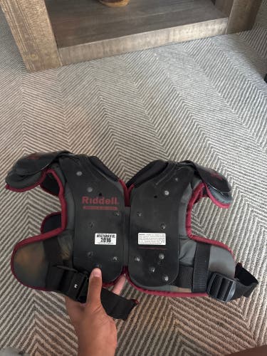 Medium Youth Riddell Rival Youth Shoulder Pads (Used)