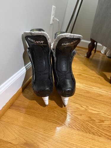 2024 Bauer Supreme M40 Hockey Skates 6 (Used)
