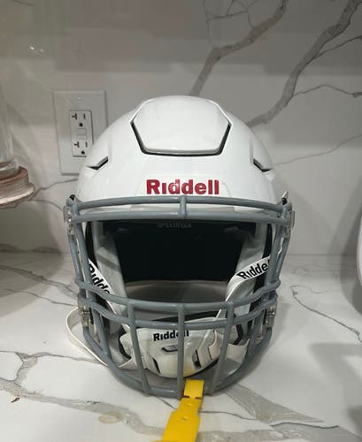 Adult Medium Riddell SpeedFlex Helmet (Used)