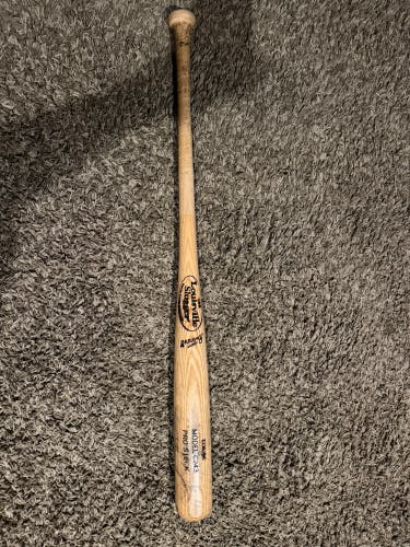 Louisville Slugger Genuine Wood Bat 35" (Used)