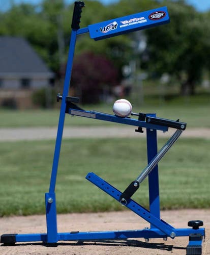 LOUISVILLE SLUGGER BLUE FLAME PITCHING MACHINE (Used)