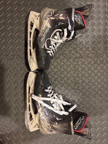 Gray 2021 Bauer Vapor Hyperlite Hockey Skates Regular Width 9 (Used)