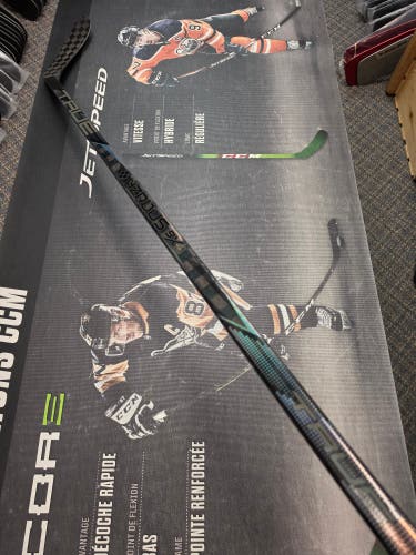 P28M | 105 Flex NEW! Senior True HZRDUS 9x4 Right Handed Hockey Stick P28M 105 Flex Pro Stock (New)