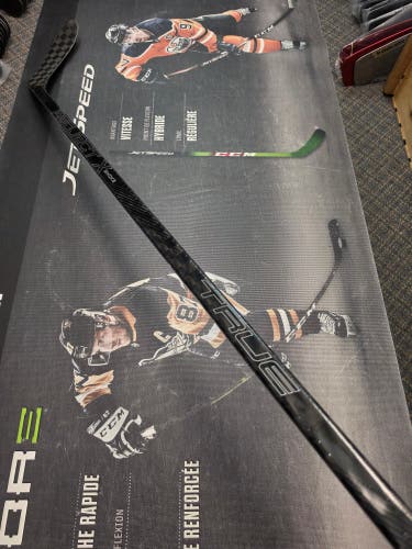 P28M | 105 Flex NEW! Senior True Project X Smoke Right Handed Hockey Stick Pro Stock (New)