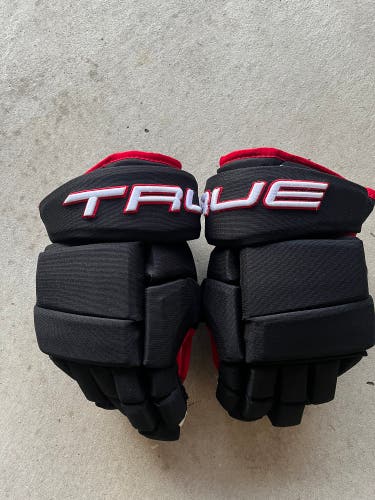 Chicago Blackhawks True 14" Pro Stock (Like New) Pro 4-Roll Gloves