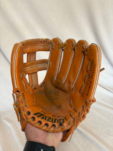 RH Mizuno Baseball Glove (New)